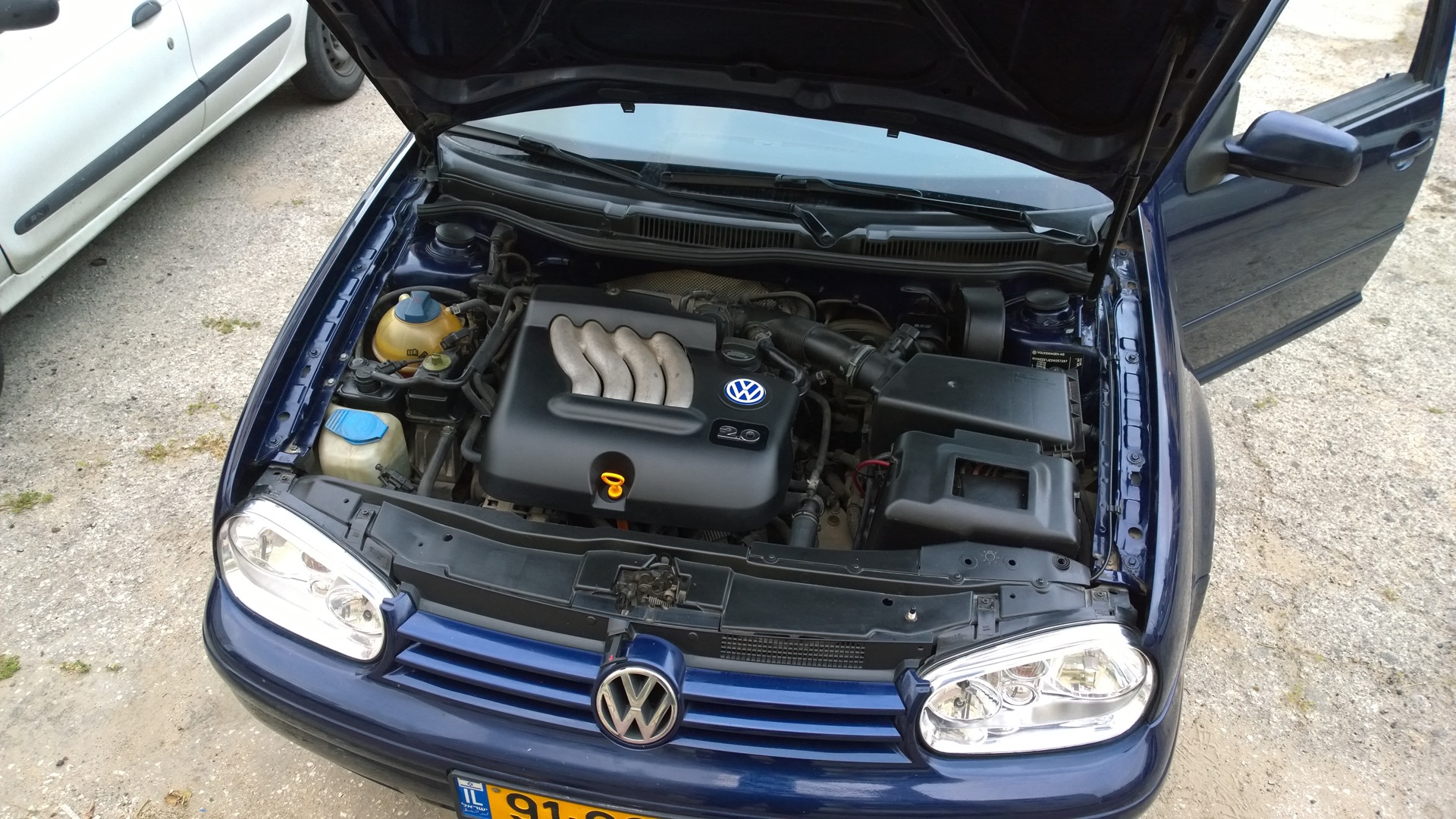 Volkswagen golf 4 подкапотное пространство