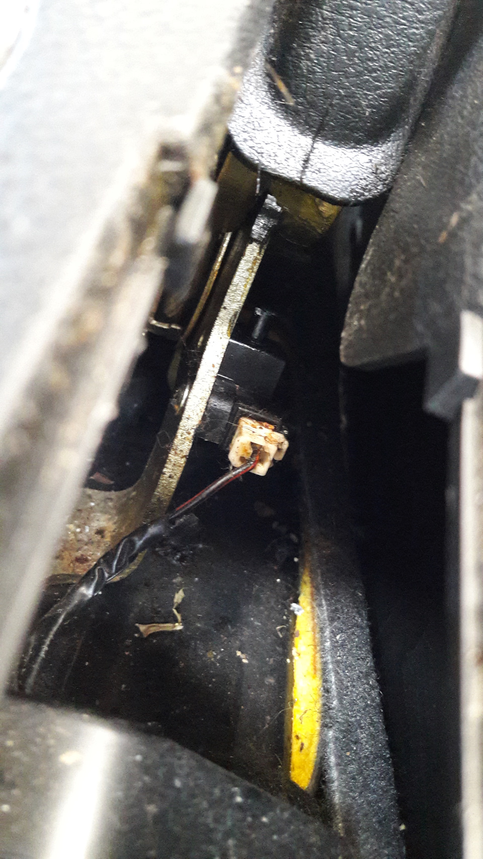 "Лягушка" ручного тормоза — Geely Emgrand EC7 FE-1, 1,8 л., 2013 года ...