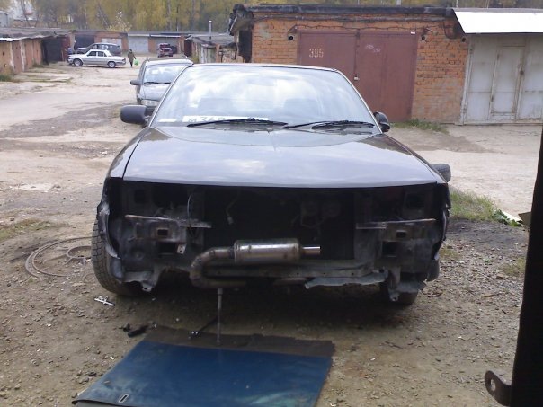 work in full swing - Toyota Carina 15 L 1990