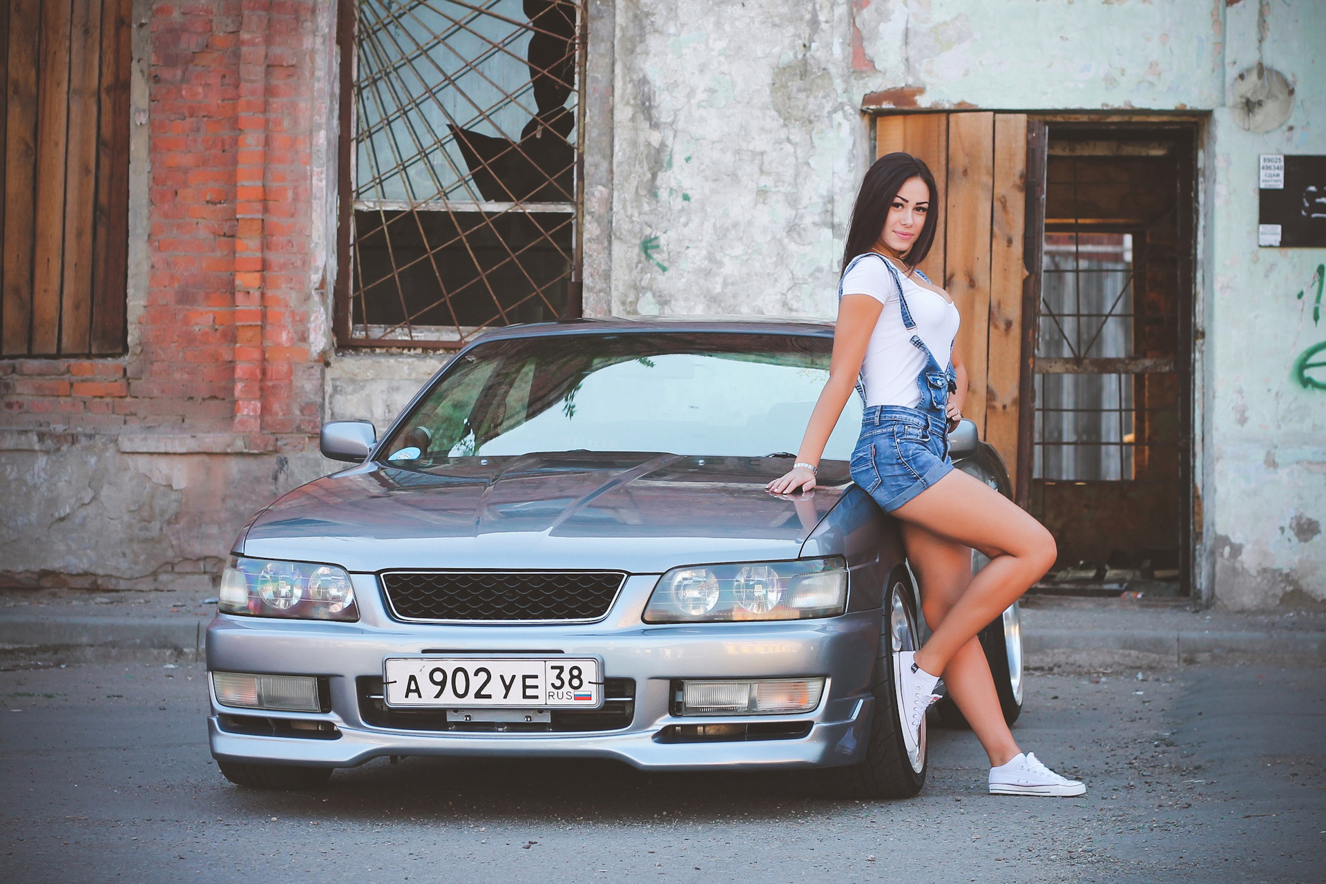 Tuning песня. Nissan Laurel 35. Ниссан Лаурель 2020. Лаурель девушка. Лаурель клуб 22.