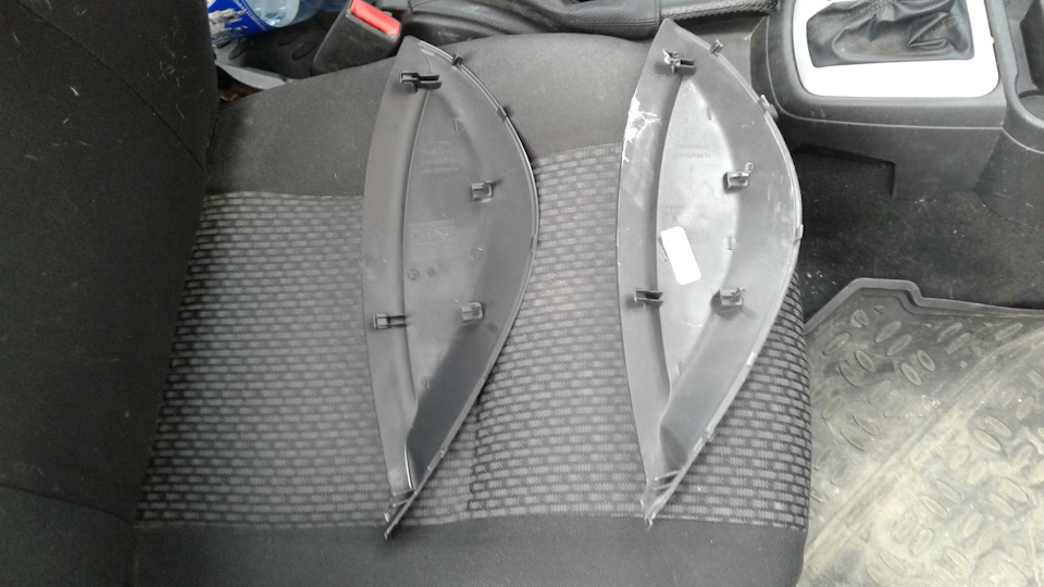 Замена правой заглушки панели приборов — Lada Калина 2 универсал, 1,6 л ...