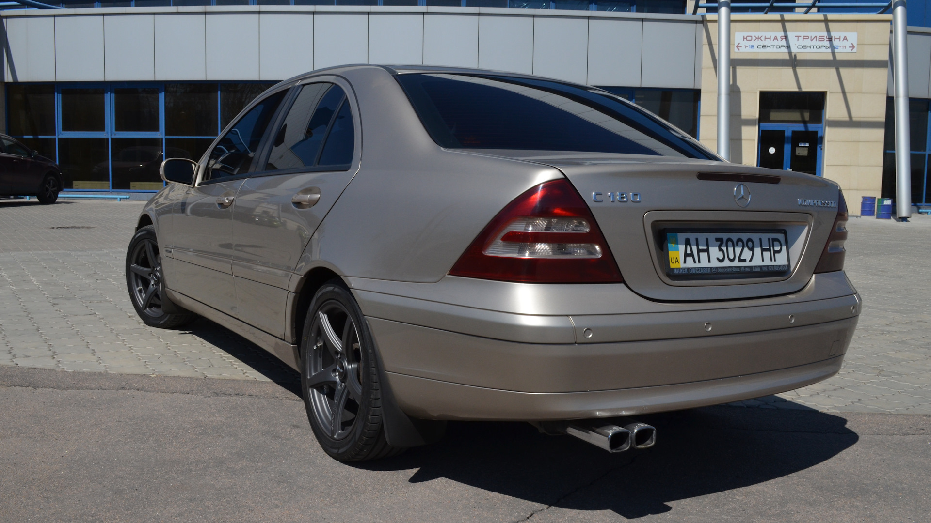 Mercedes-Benz C-class (W203) 1.8 бензиновый 2003 | Бежевый немец на DRIVE2