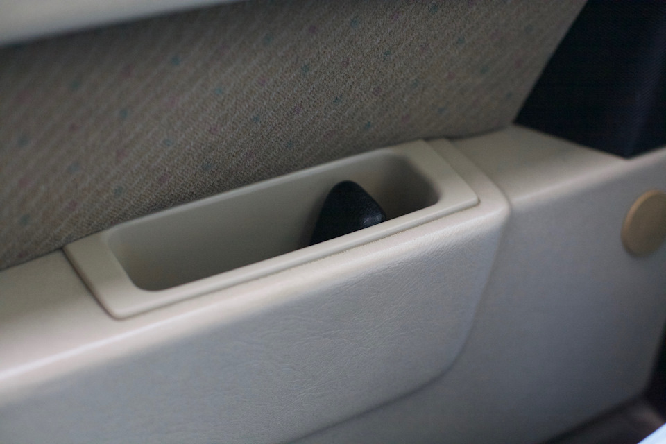 Внутренняя ручка двери. Замена — Volvo 850, 2,4 л, 1993 года | своими ...