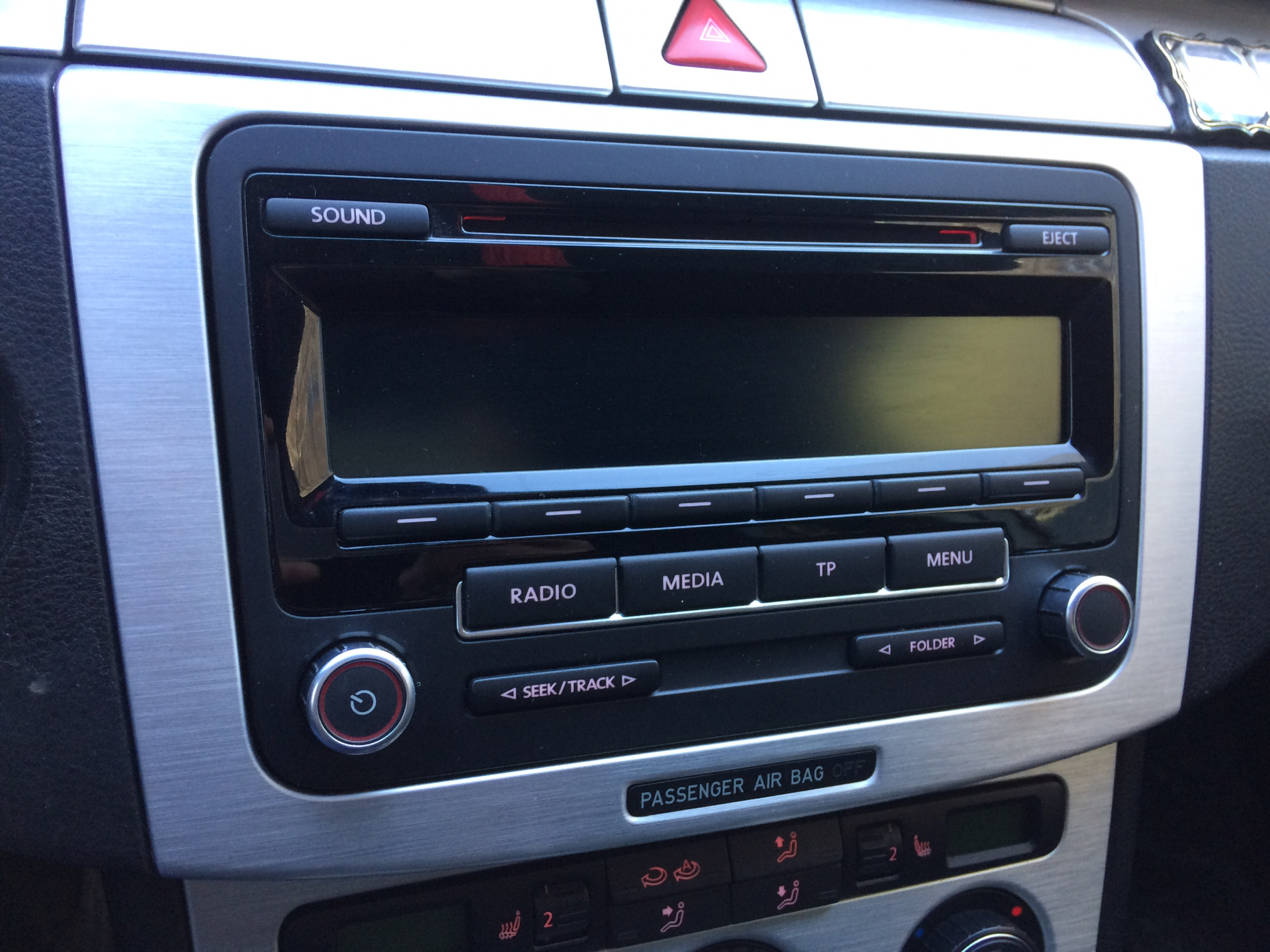 Замена штатной головы на RCD 310 и подключение AUX — Volkswagen Passat ...