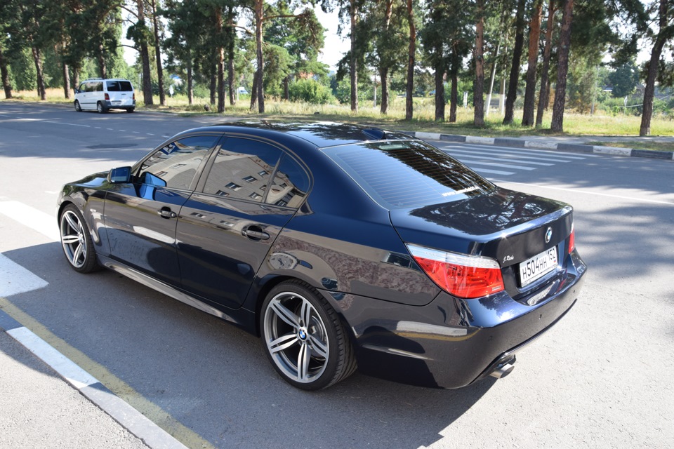 Цвет карбон шварц. BMW e60 Carbon Schwarz. BMW f10 Carbonschwarz. Карбон Шварц металлик БМВ.