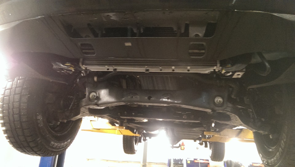 Защита картера кайрон дизель. Саньенг кайрон снизу. Защита поддона ссангйонг кайрон. Защита акпп ссангйонг кайрон. Защита ssangyong kyron.