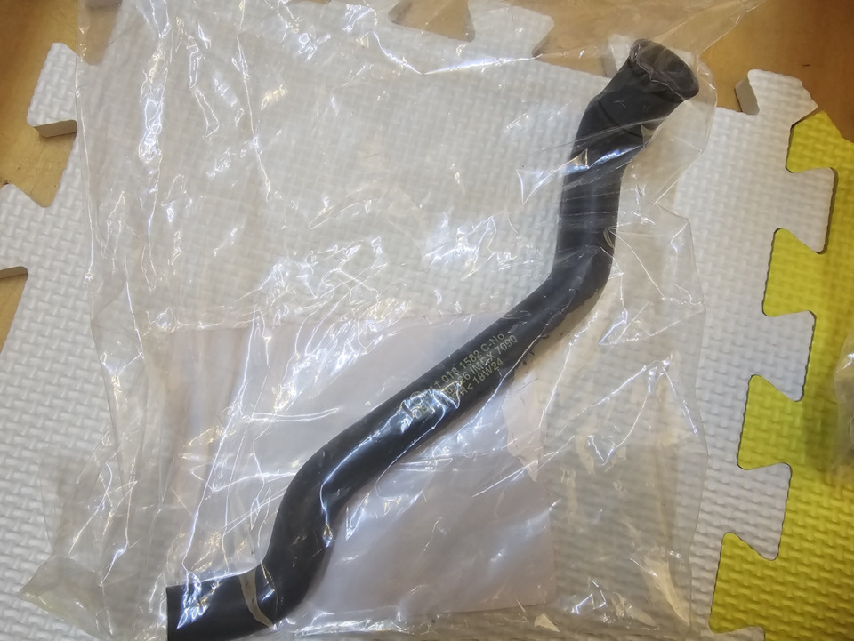 Шланг вентиляции картера двс — Mercedes-Benz C-Class (W203)