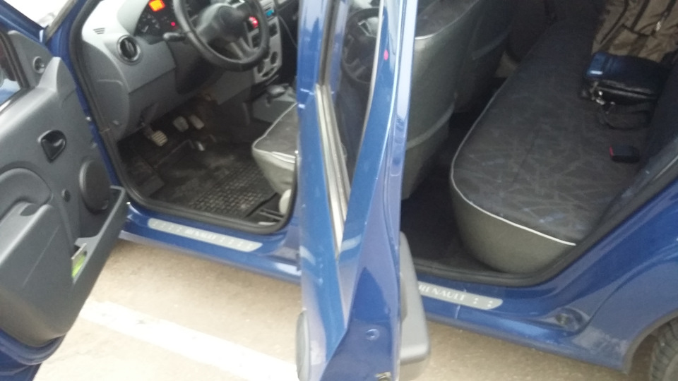 Надпись рено на пороги — Renault Logan (1G), 1,4 л, 2007 года ...