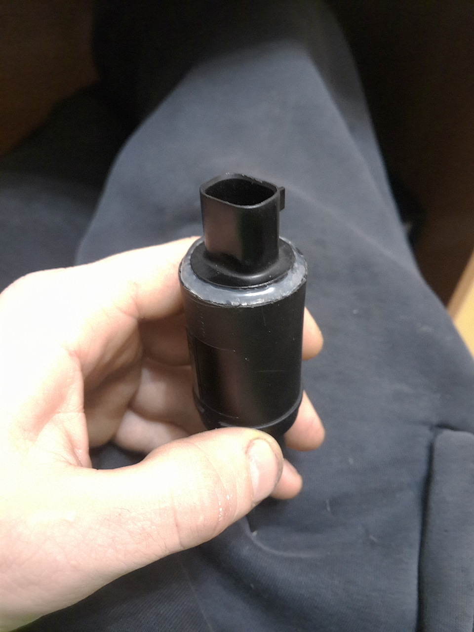 проклеил горячим клеем. — Volvo S60 (1G)