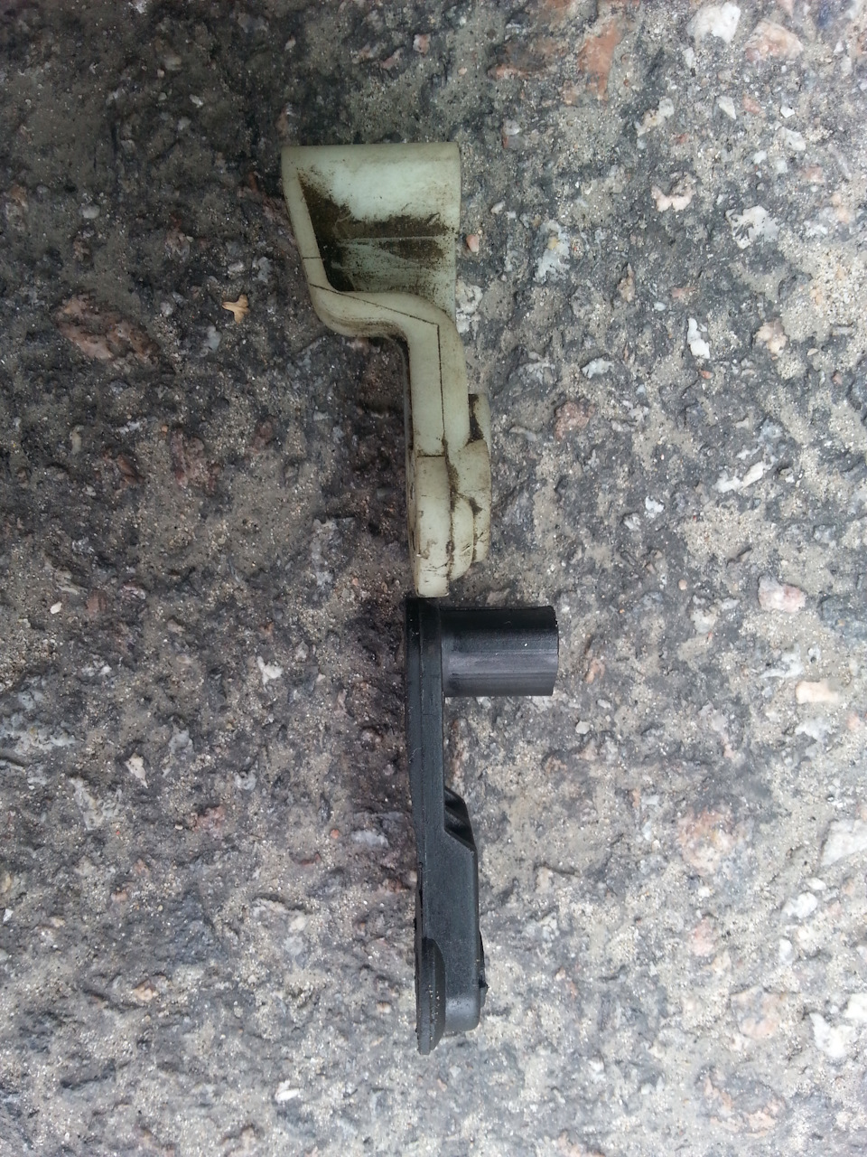 Замена личинок замков — Renault Clio II, 1,2 л, 2002 года | своими ...