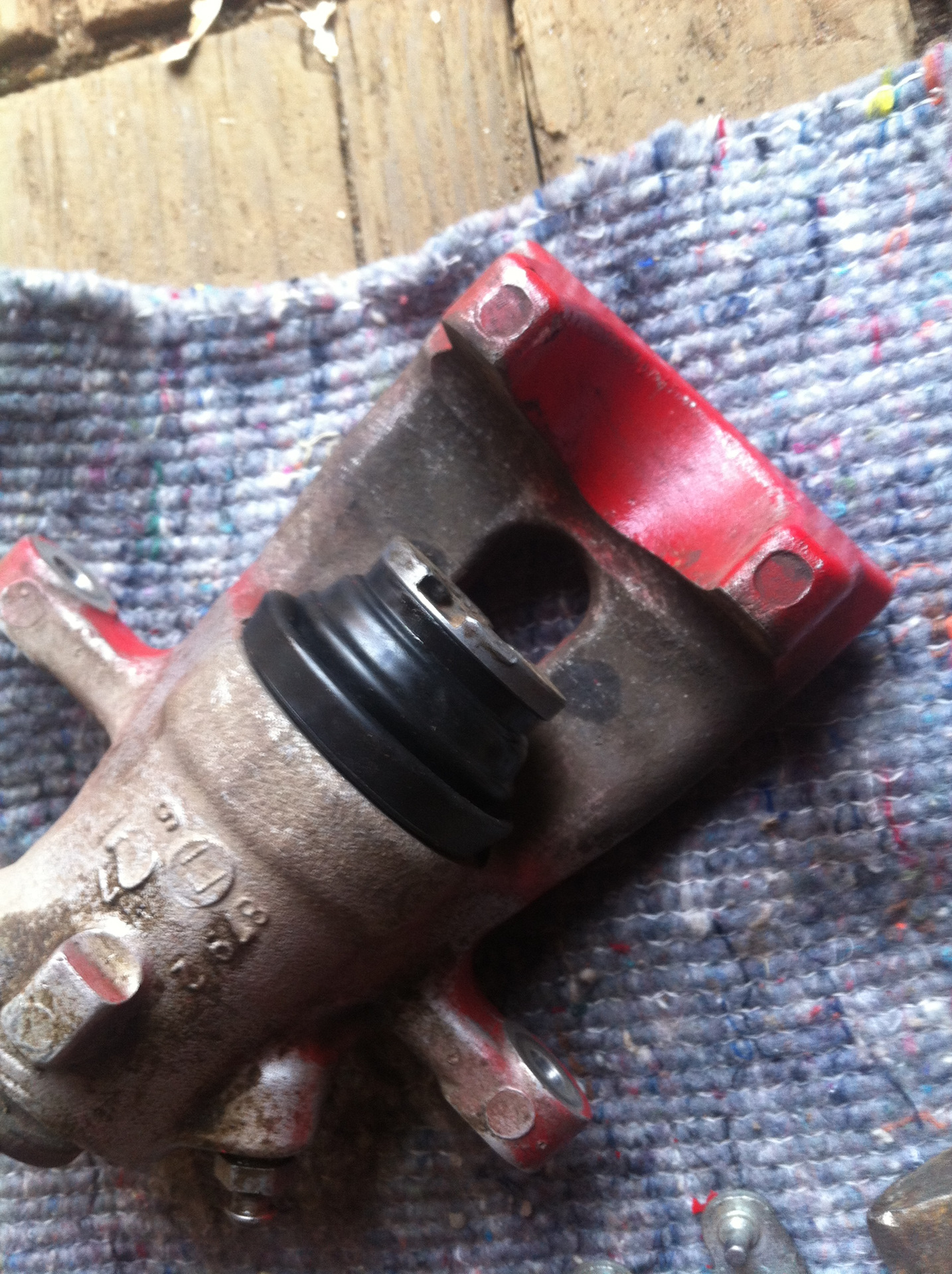 Замена пыльника поршня на заднем суппорте — Hyundai Accent (2G), 1,5 л ...