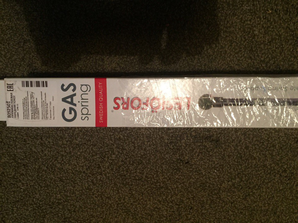 мего крутой упор капота, вроде как идентичен оригиналу по длине!и сжатию! — Toyota Camry (XV40). Запчасти на фото: 8092501