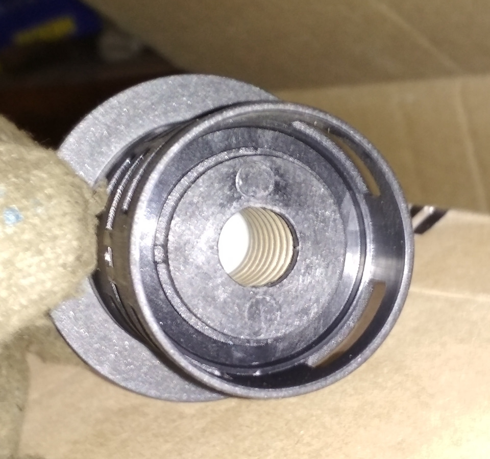 клапан фильтра вид снизу — KIA Sorento (1G)