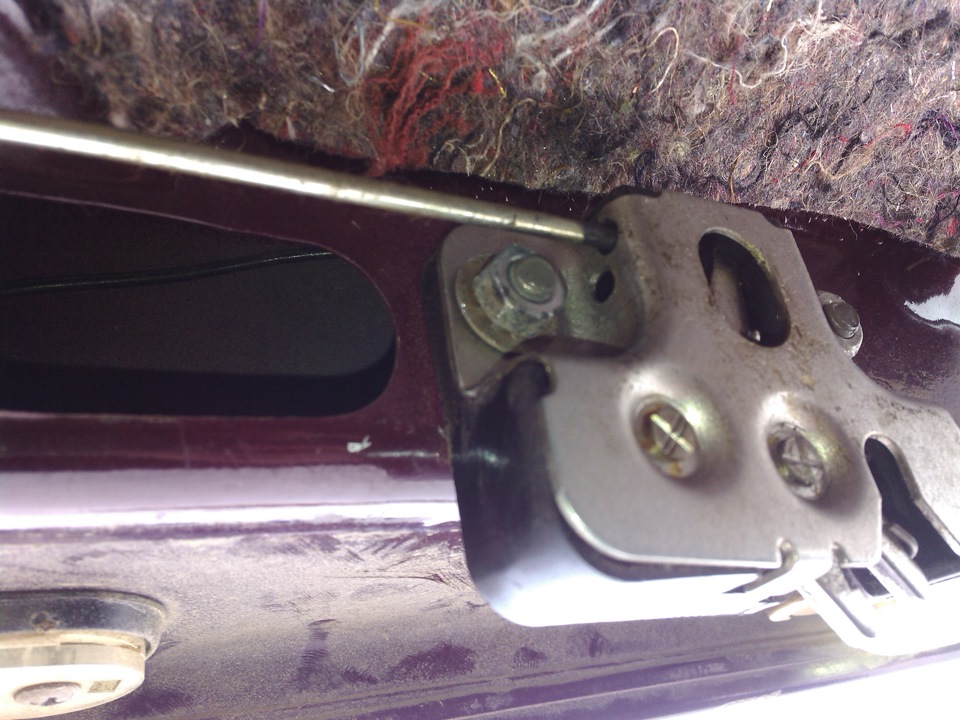 Открывается дверь ваз 2107. Ключ багажника ВАЗ 2107. Ключ от багажника ВАЗ 2107. Замок багажника 2107. Сломался замок багажника ВАЗ 2107.