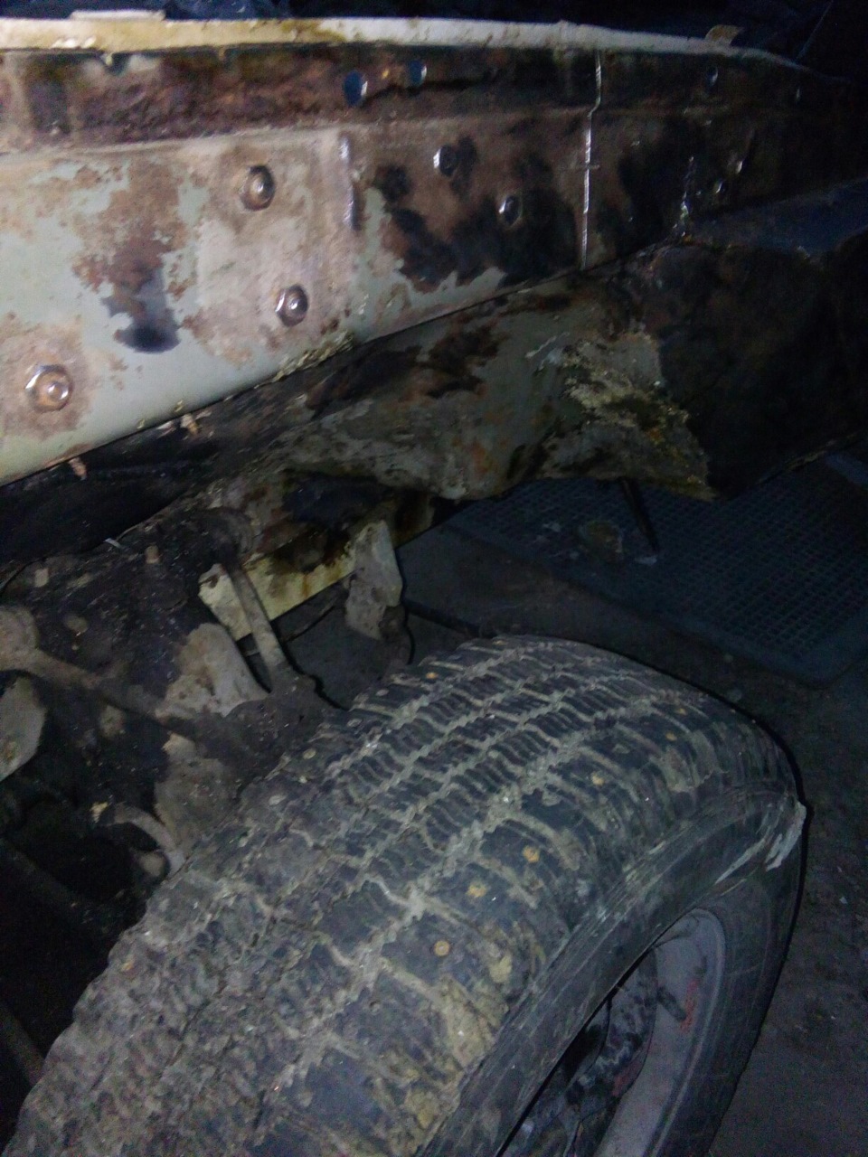Чем смыть мастику с днища автомобиля