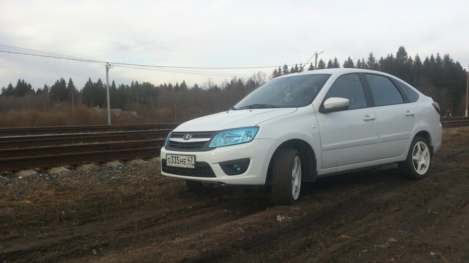 Синяя бронепленка и клубная наклейка — Lada Гранта лифтбек, 1,6 л, 2015 ...