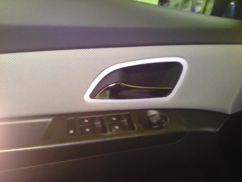 пришли накладки на внутренние дверные ручки — Chevrolet Cruze (1G), 1,8 ...