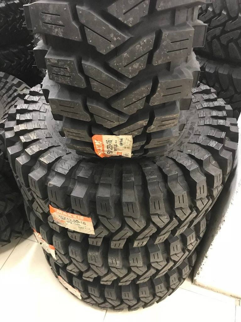 Грязевая резина бу. 42x14,50-17 Maxxis m8060 121k. Максис трепадор 35х12.5х16. Максис МТ 8060. Шины Максис трепадор 33 дюйма.