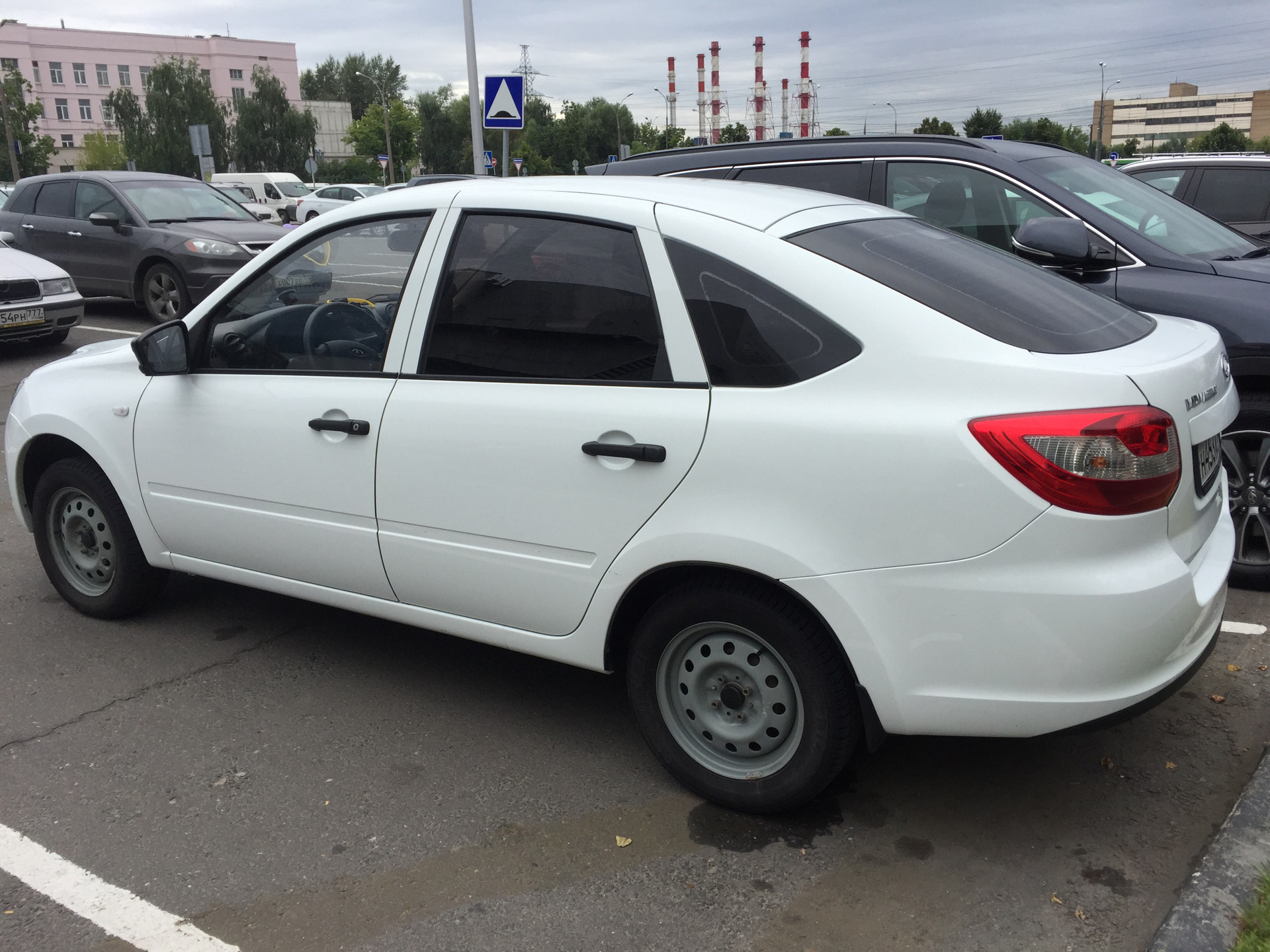 Тонировка 15 гранта лифтбек. Тонировка лады гранты. Тонировка лады гранты. Гранта спорт белая. Гранта спорт 2023 белая.