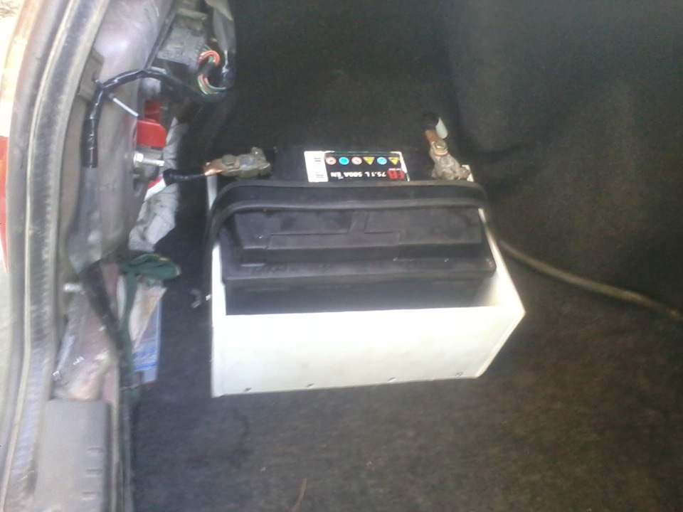 Аккумулятор в багажнике. — Toyota Avensis I, 2 л., 1998 года | тюнинг ...