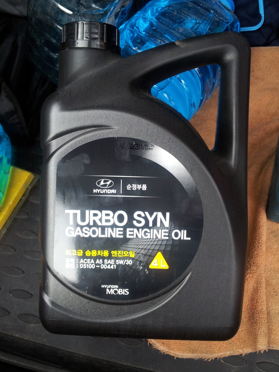 Какое масло киа рио 3 1.6. Hyundai Turbo syn gasoline engine Oil SAE 5w-30. Масло Хендай 5w30 в Киа Рио. Хендай масло для Киа Рио 1.6 5w30. Моторное масло Киа Рио 3 оригинал.