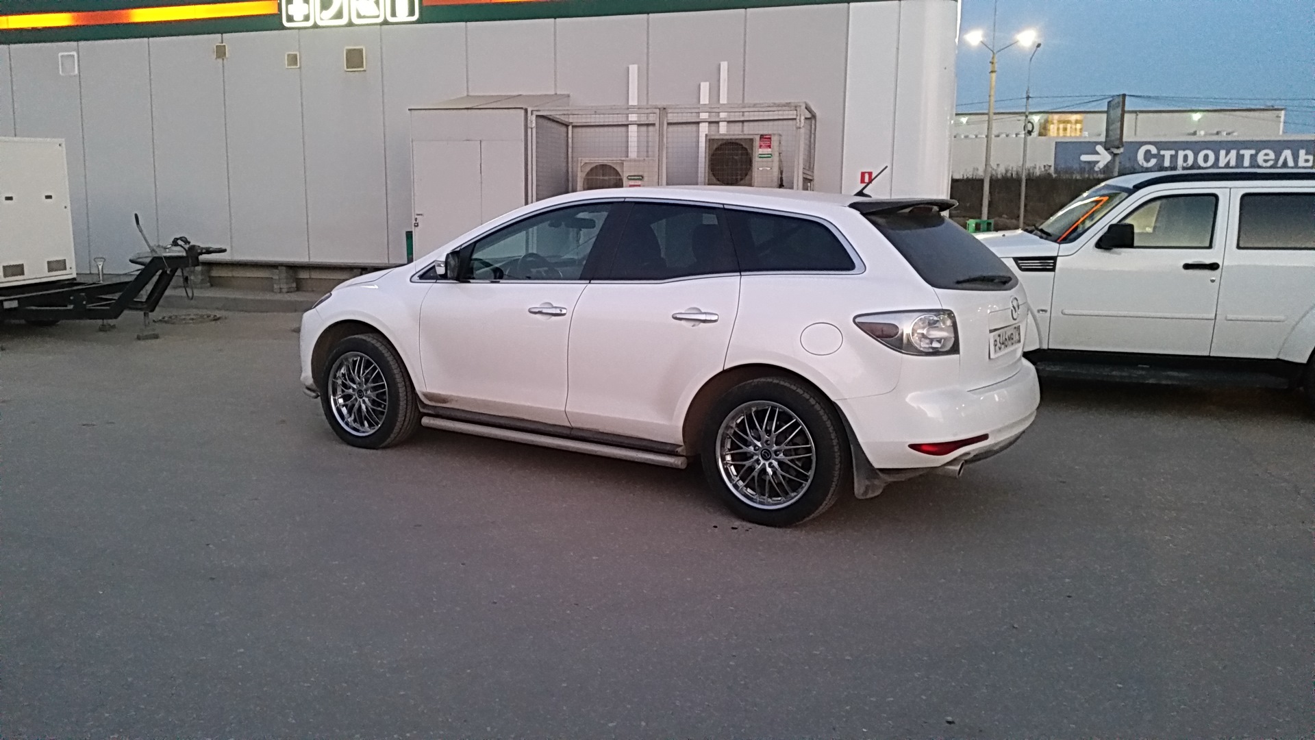 235 50 r19. Voltec Milano Mazda CX 5 r21. Белый внедорожник 235 45 r19. Мазда сх7 резина r19. R19 на 50 резине.