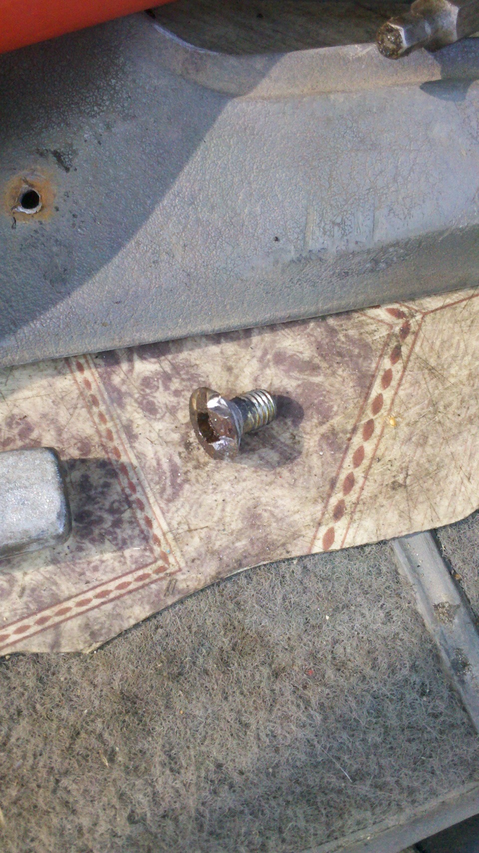 Регулировка двери багажника — Volkswagen Passat B3, 1,8 л, 1989 года ...