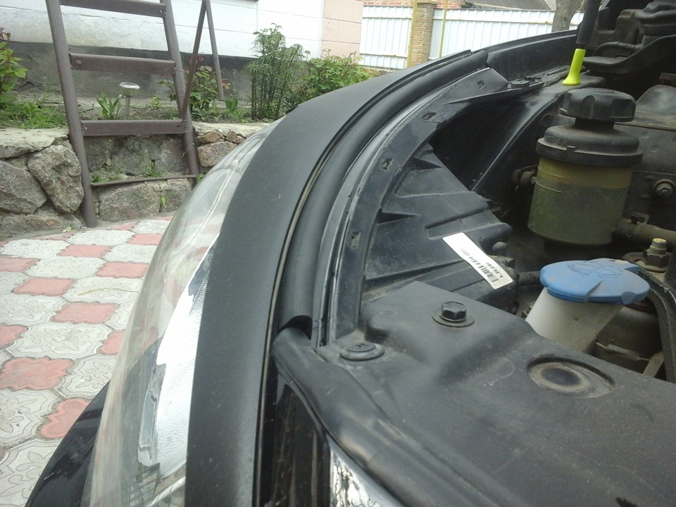 Уплотнитель передних фар — Hyundai Accent (4G), 1,4 л, 2012 года ...