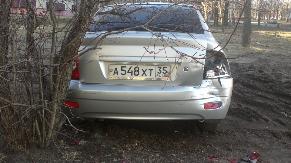 Ночной боулинг во дворе! — Lada Приора хэтчбек, 1,6 л, 2010 года | ДТП ...