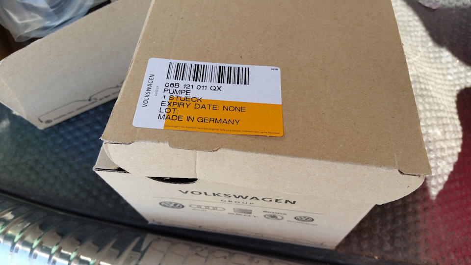 тут уже немцы делают — Volkswagen Bora (1G). Запчасти на фото: 06B121011QX