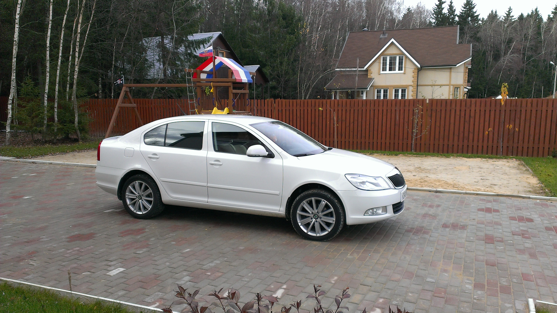 Skoda Octavia A5 Mk2 1.6 бензиновый 2012 | белая-возящая на DRIVE2