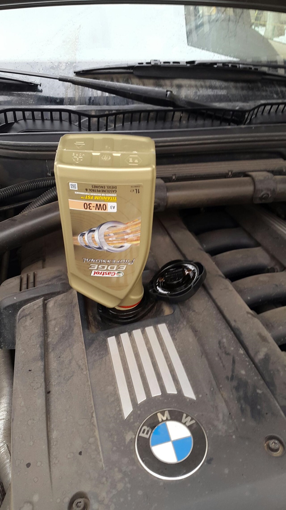 Двигатель бмв х5 е53 3. 9 4х тактный. Как долить масло в бмв. Жидкость гур bmw e39. Фильтр масляный бмв х3.