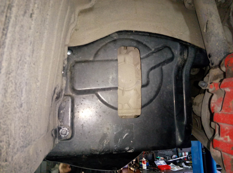 Защита подкапотки от воды и грязи — Mitsubishi Galant (8G), 2 л, 1998 года  | другое | DRIVE2