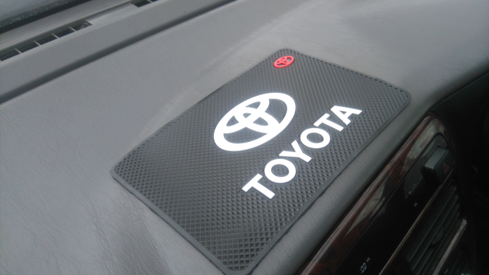 Коврик под телефон — Toyota Corona Premio (T210), 1,8 л, 2000 года ...