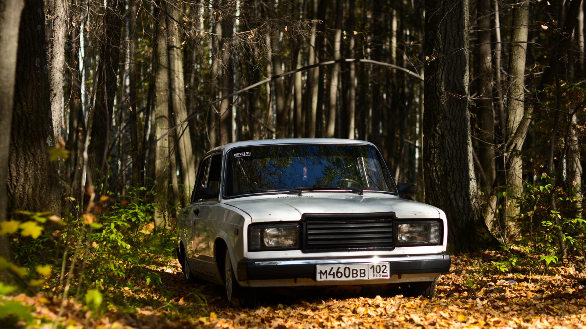 2107 идет. ВАЗ 2107 ранняя. Драйв 2 ВАЗ 2107 к277. 2107 White 4k. Lada 2107 и зелёный лес.