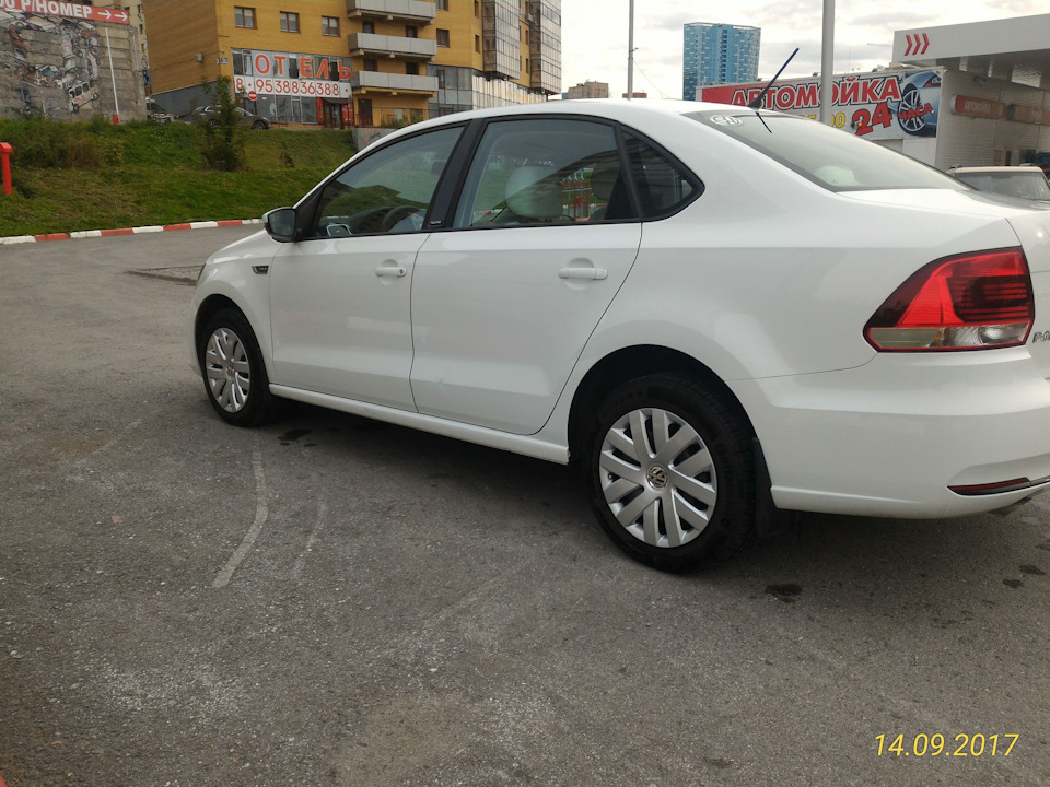 Задний на месте. — Volkswagen Polo Sedan