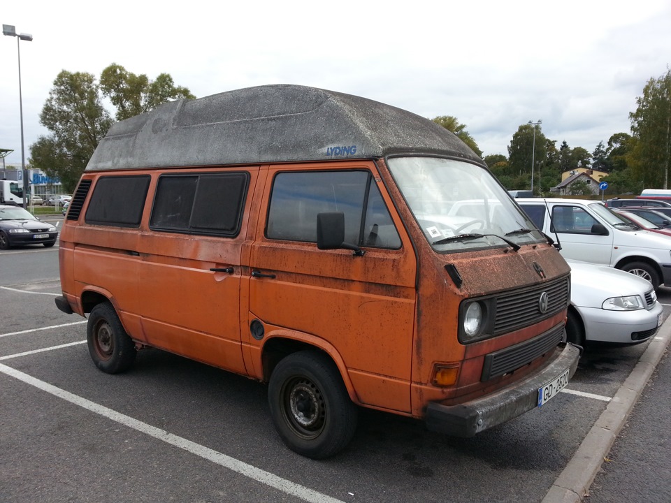 Старый бус. VW t2 с высокой крышей. Форд бус старый. Старые Хундай с высокой крышей. Т3 Фольксваген с пластиковой крышей по середине.