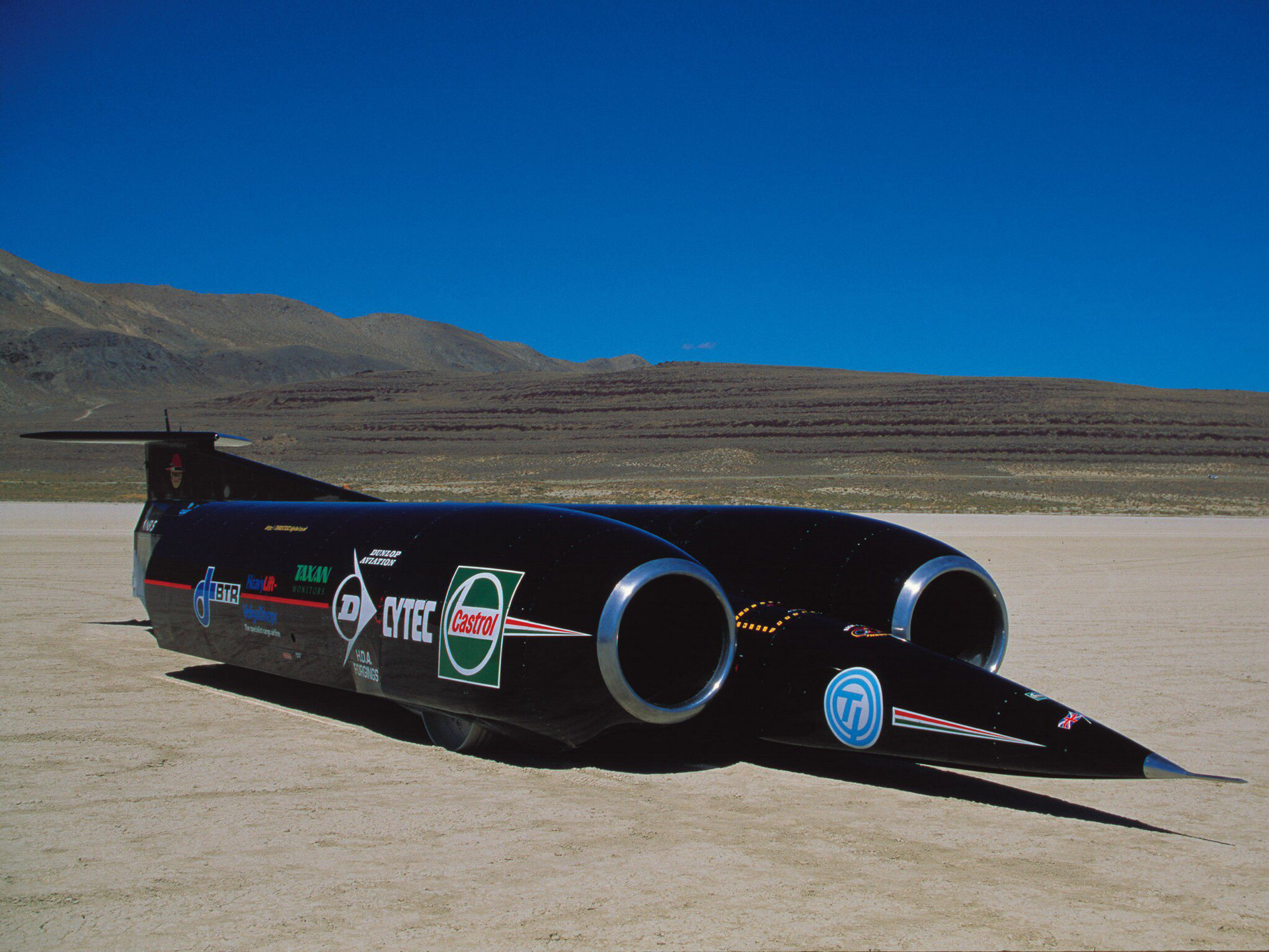 Машина Bloodhound SSC