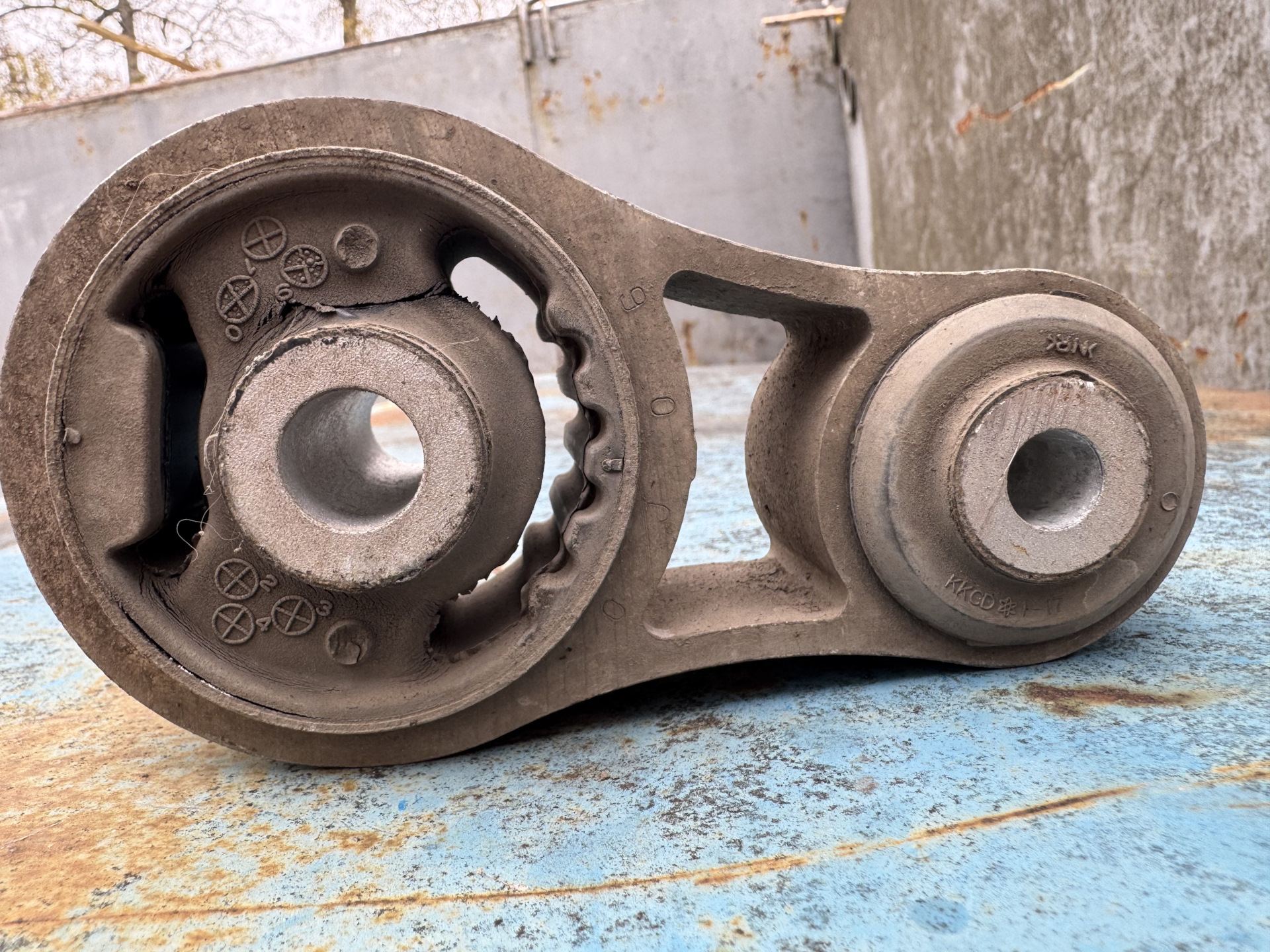 Замена нижней опоры Мазды сх-7 — Mazda CX-7, 2,5 л, 2010 года