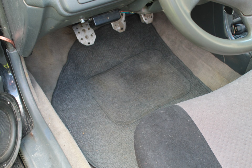 Ворсовые коврики, полка из фанеры — Honda Civic Hatchback (5G), 1,5 л ...