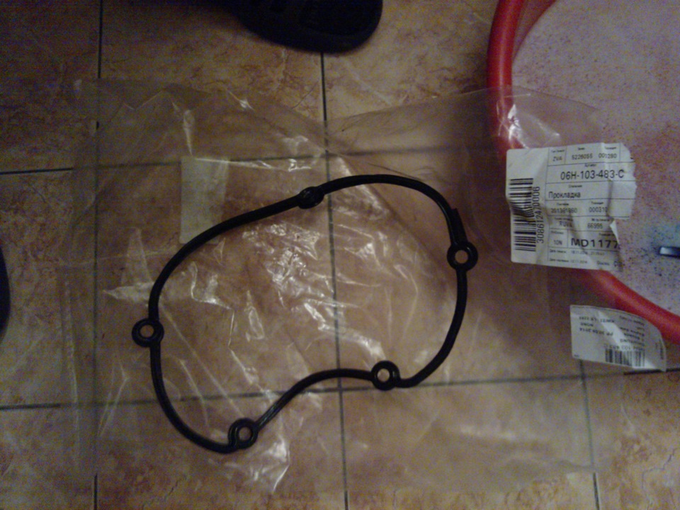 прокладка 2 — Skoda Octavia A5 Mk2. Запчасти на фото: 06H103483C