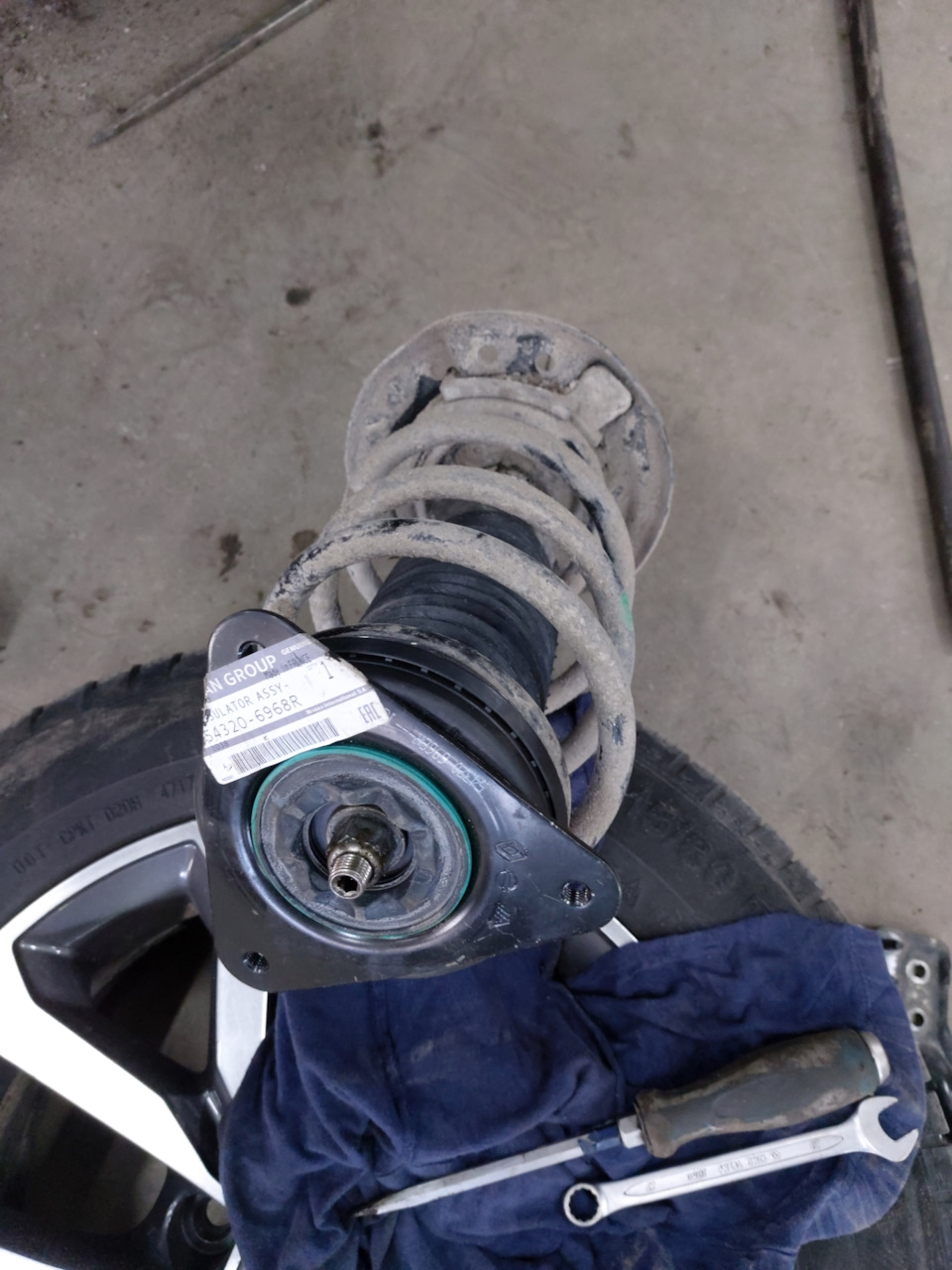 543206968R INSULATOR ASSY- NISSAN INFINITI | Запчасти на DRIVE2