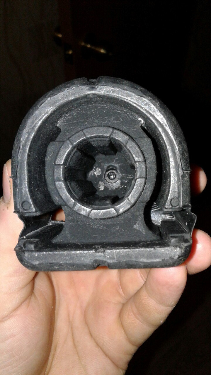 Задние сайлентблоки, передних рычагов. — Nissan Avenir (2G), 2 л, 1998 ...