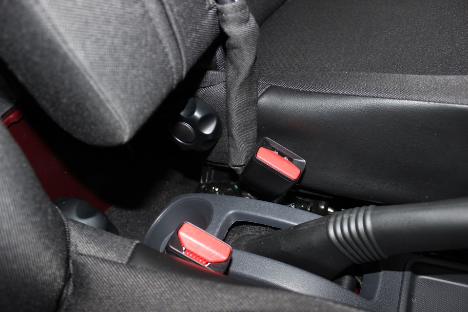 подлокотник. — Lada Ларгус, 1,6 л, 2014 года | стайлинг | DRIVE2