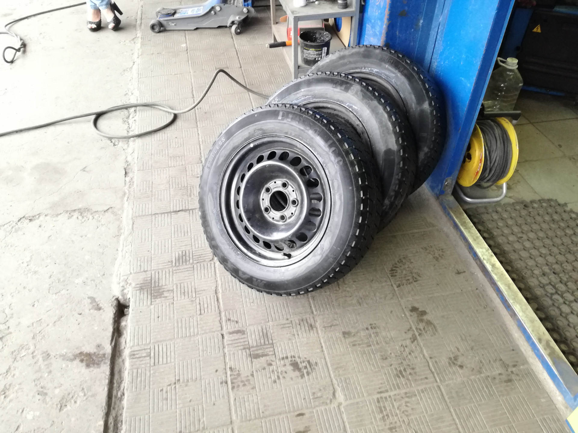 Резина Hankook K425 91H на W124 — Mercedes-Benz E-class (W124), 3,2 л ...