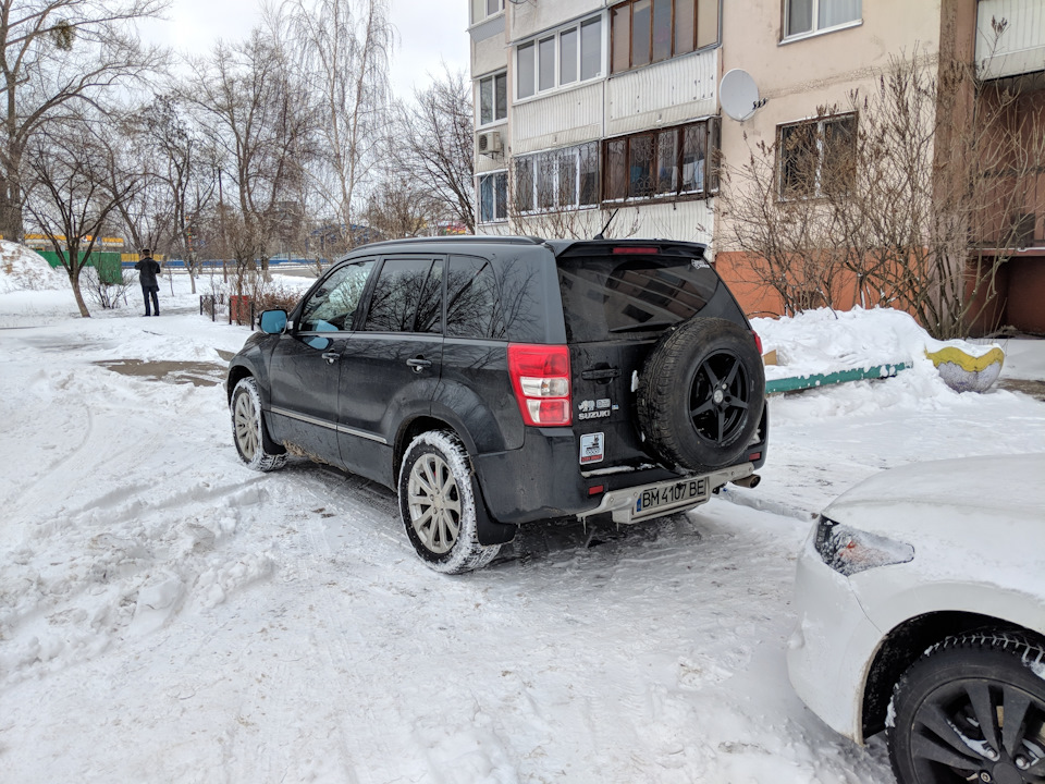 как снять запаску на сузуки гранд витара