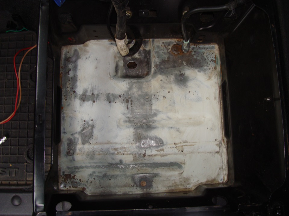 стакан под аккумулятор. площадка акб ваз 2110. место под аккумулятор. место под аккумулятор. 4.