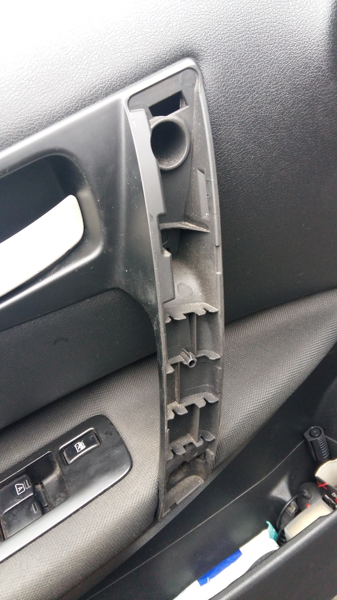 Как снять ручку двери qashqai Замена дверной ручки - Nissan Qashqai (1G), 2 л, 2007 года своими руками DRIVE2