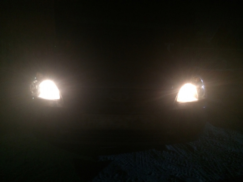 Замена ламп в габаритах — Lada Приора седан, 1,6 л, 2011 года ...