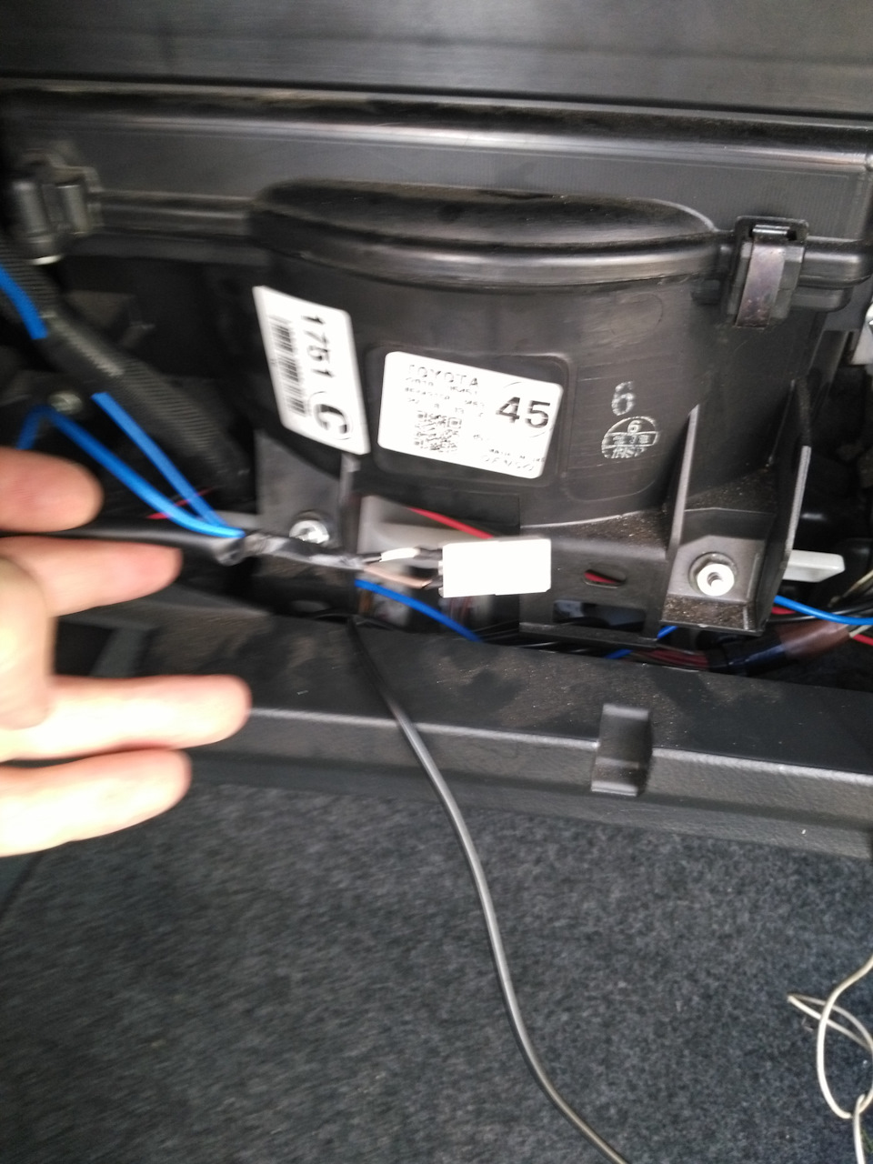 Фото в бортжурнале Toyota Avensis II